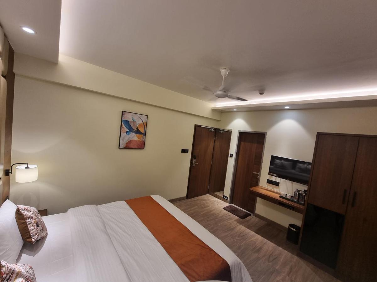 Hotel El Magnifico Surat Zewnętrze zdjęcie