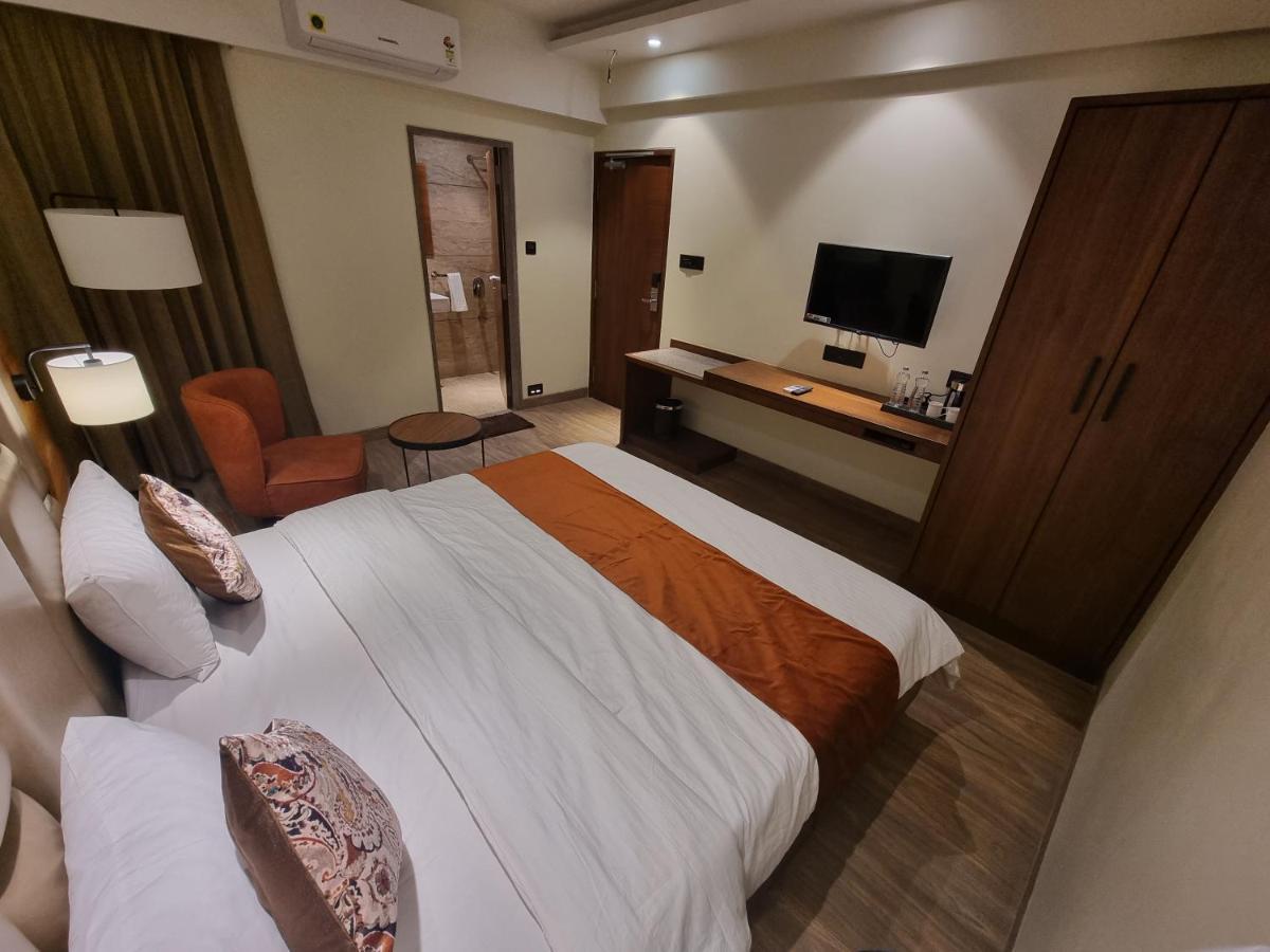 Hotel El Magnifico Surat Zewnętrze zdjęcie