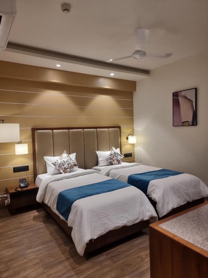 Hotel El Magnifico Surat Zewnętrze zdjęcie