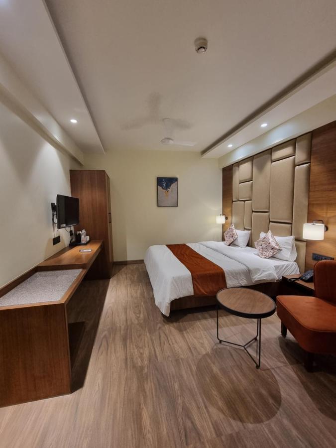 Hotel El Magnifico Surat Zewnętrze zdjęcie