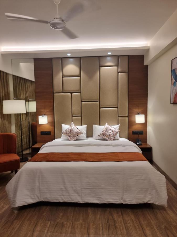 Hotel El Magnifico Surat Zewnętrze zdjęcie