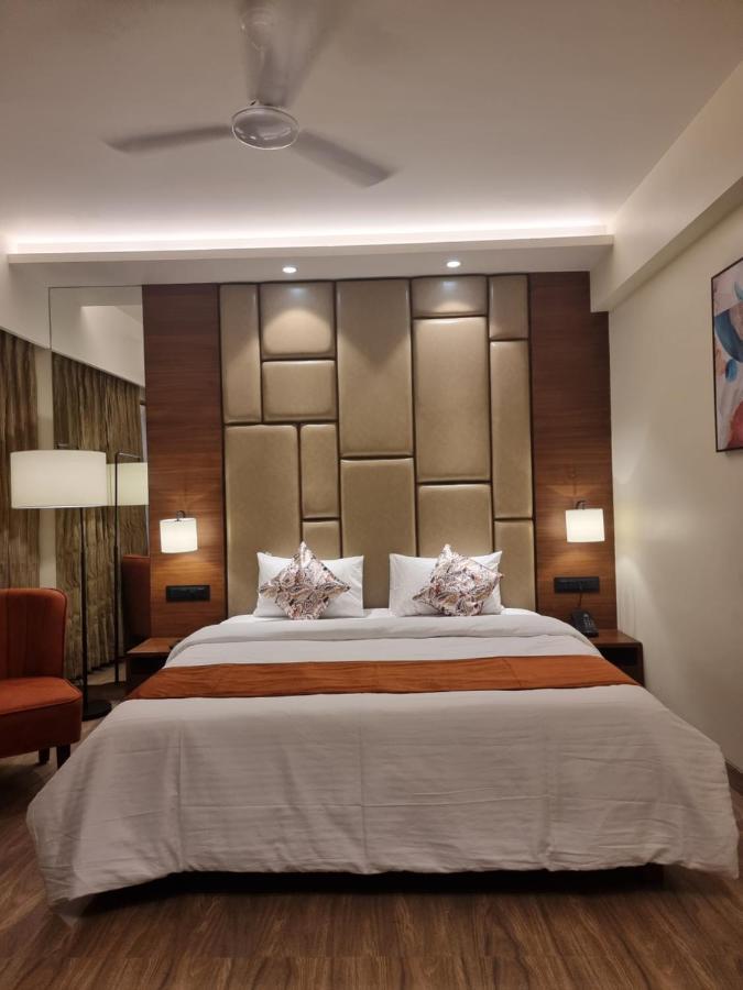 Hotel El Magnifico Surat Zewnętrze zdjęcie