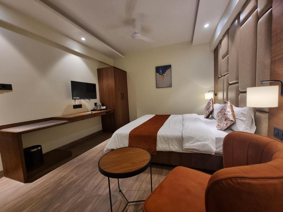 Hotel El Magnifico Surat Zewnętrze zdjęcie