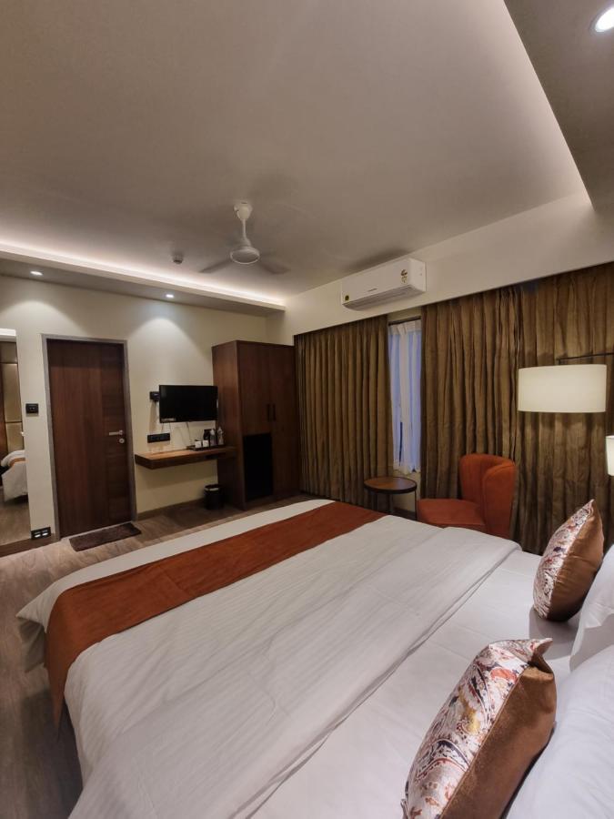 Hotel El Magnifico Surat Zewnętrze zdjęcie