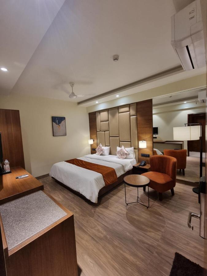 Hotel El Magnifico Surat Zewnętrze zdjęcie