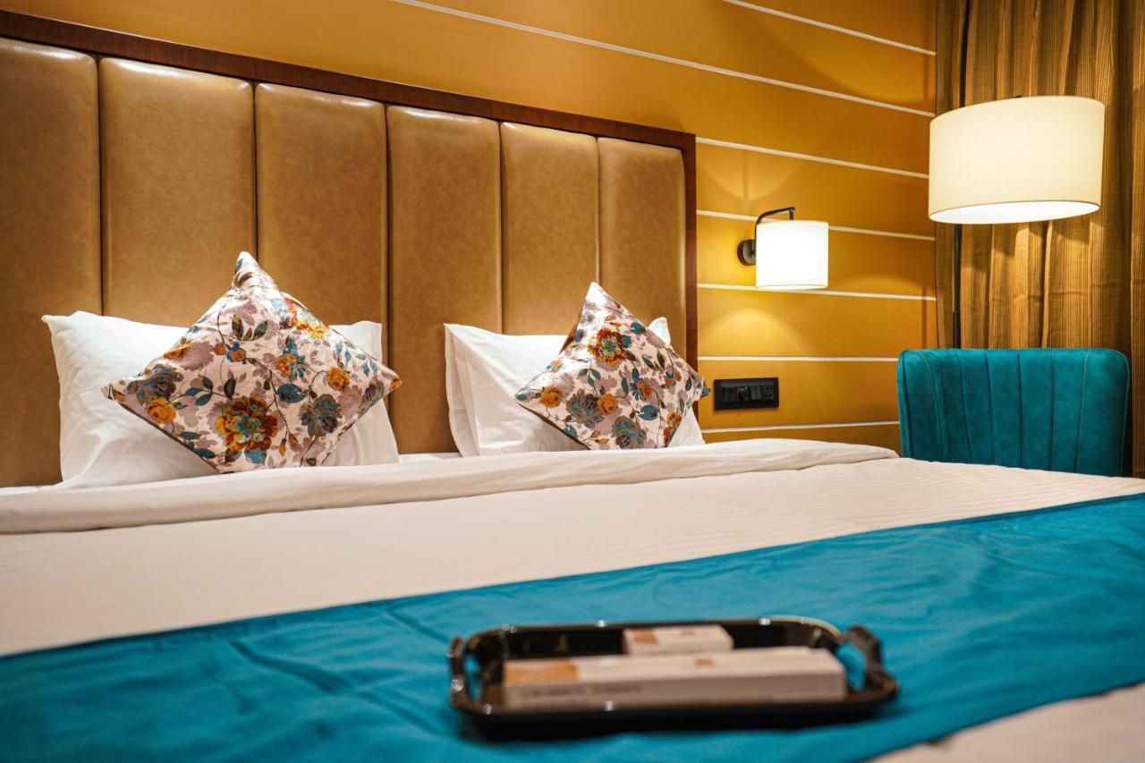 Hotel El Magnifico Surat Zewnętrze zdjęcie
