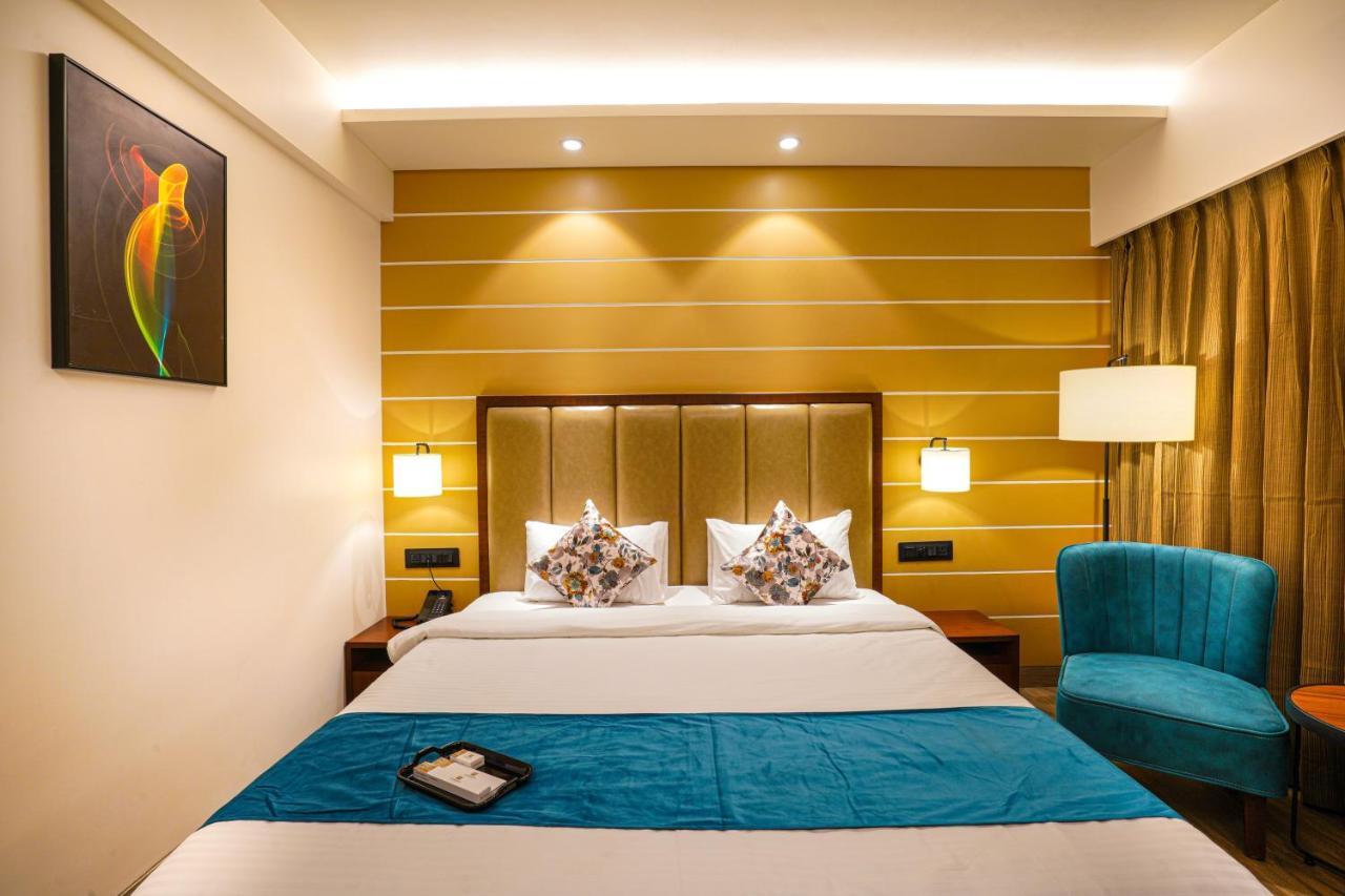 Hotel El Magnifico Surat Zewnętrze zdjęcie
