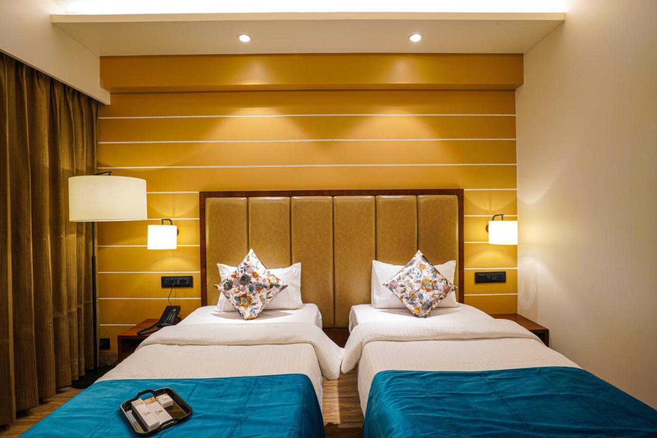 Hotel El Magnifico Surat Zewnętrze zdjęcie
