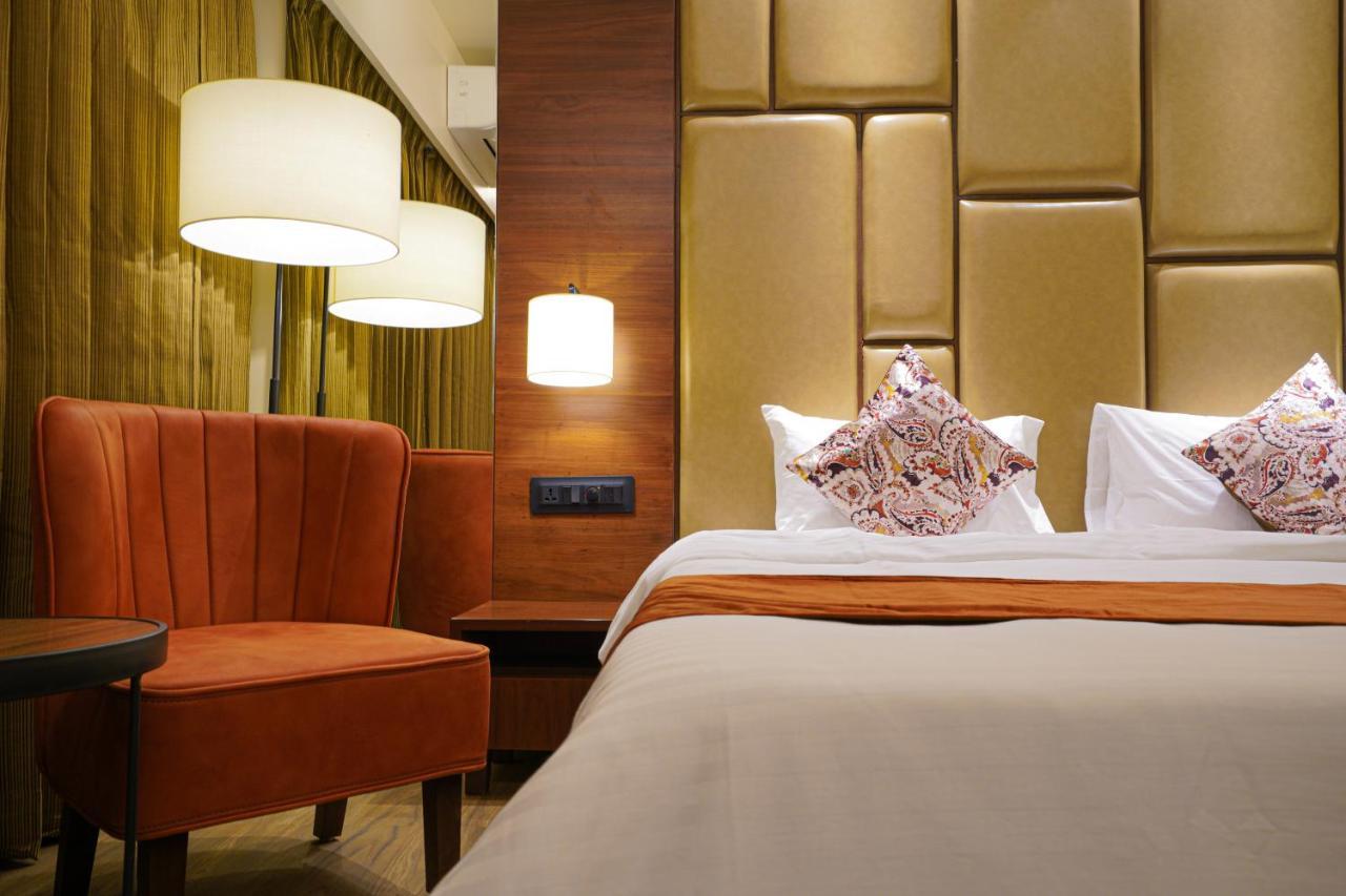 Hotel El Magnifico Surat Zewnętrze zdjęcie