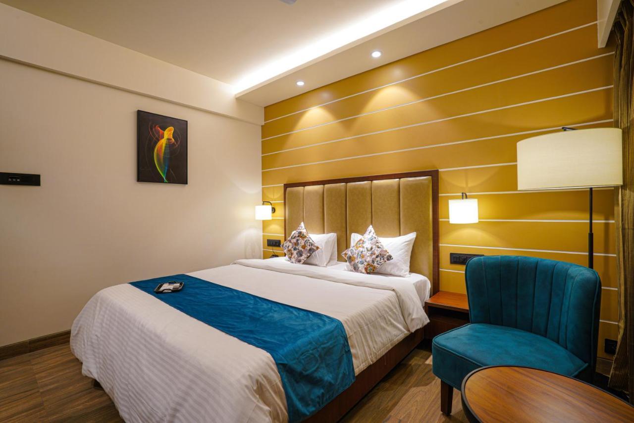 Hotel El Magnifico Surat Zewnętrze zdjęcie