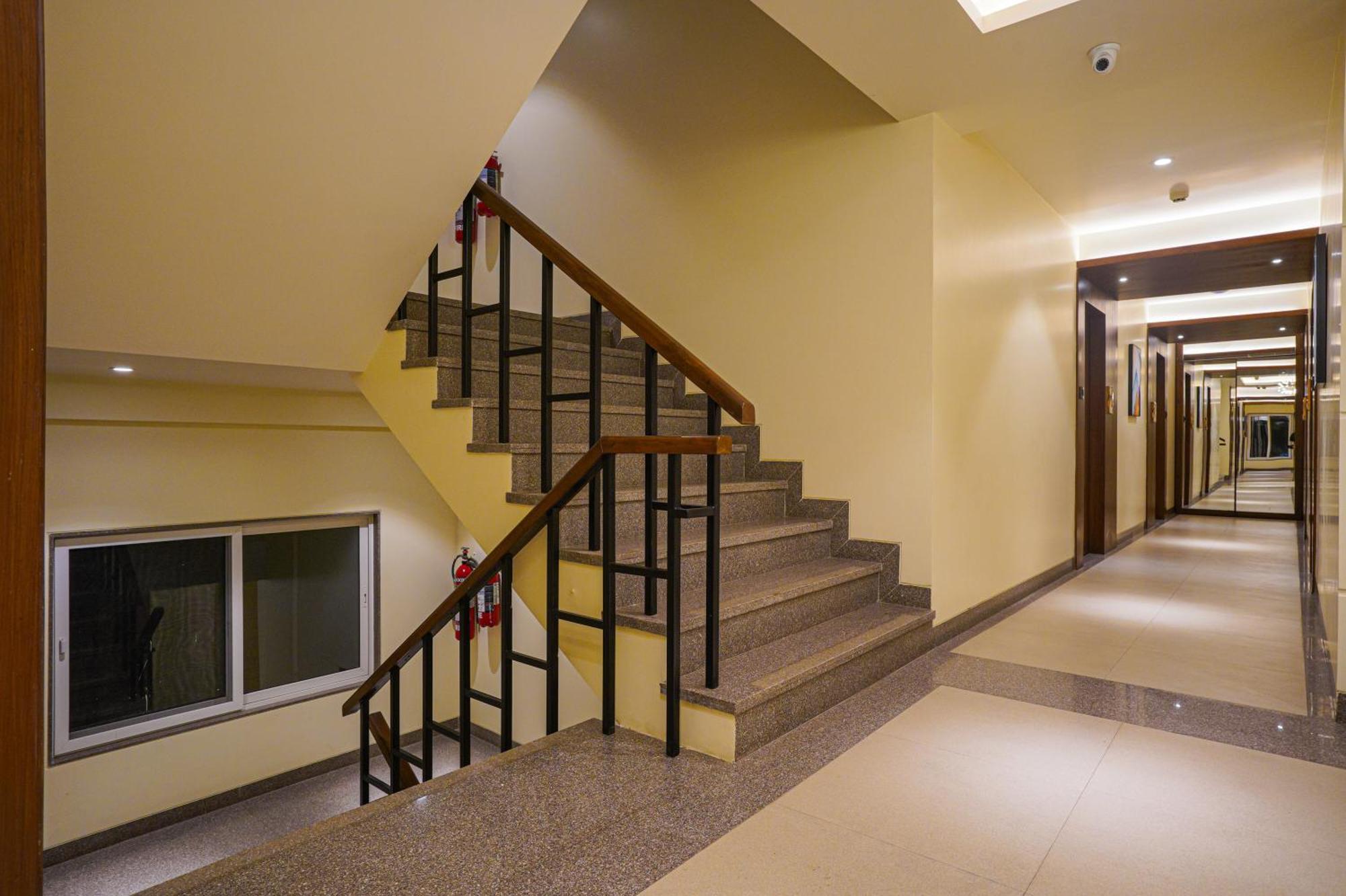 Hotel El Magnifico Surat Zewnętrze zdjęcie